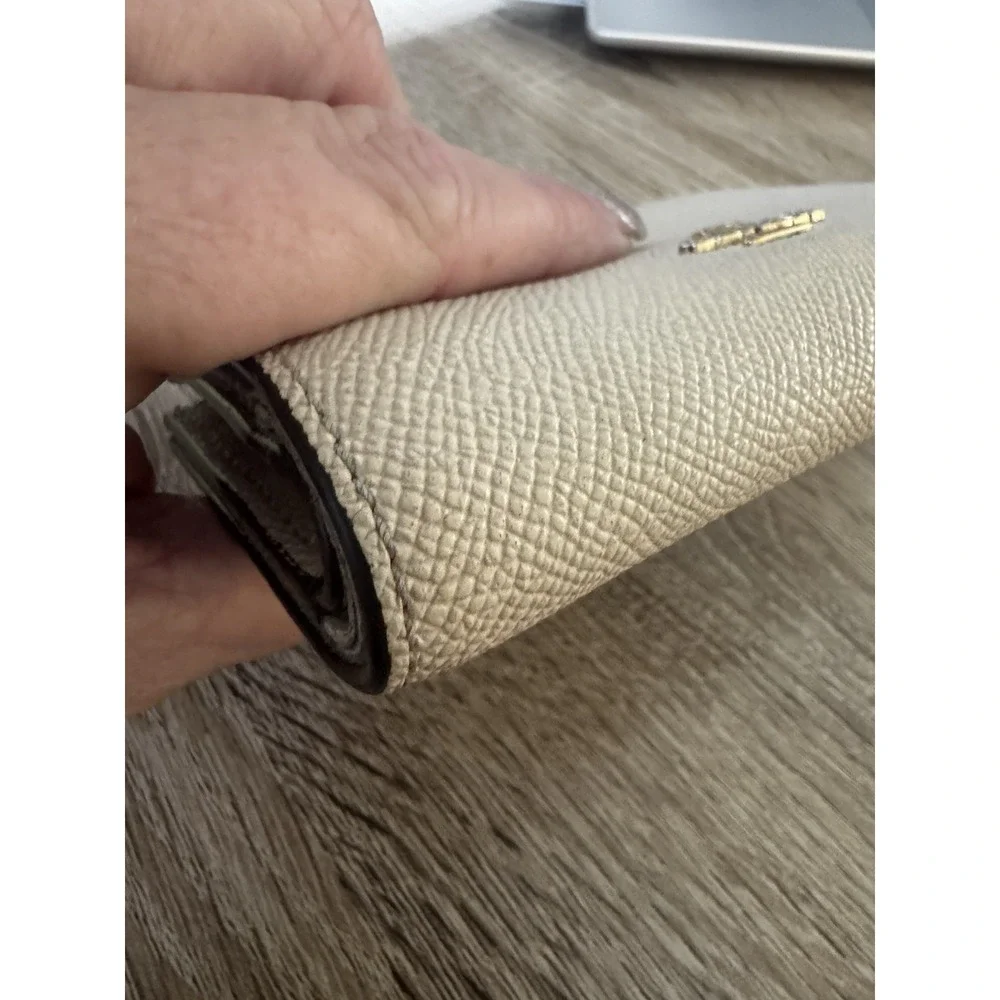 COACH Medium Corner Full Zip Wallet White Fair Condition PT2